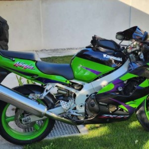 Kawasaki ZX9R NJINA