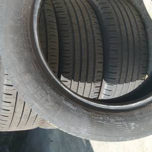 Komplet 4 automobilske gume Continental 215/55/R17 povoljno prodajem.