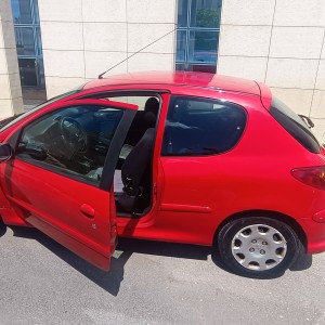 Peugeot 1.4 HDI 2005 god reg istekla niska potrošnja nove gume