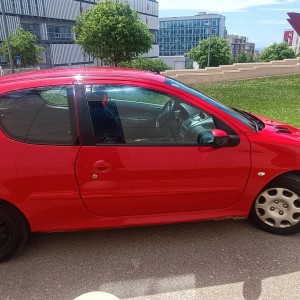 Peugeot 1.4 HDI 2005 god reg istekla niska potrošnja nove gume
