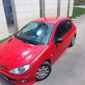 Peugeot 1.4 HDI 2005 god reg istekla niska potrošnja nove gume