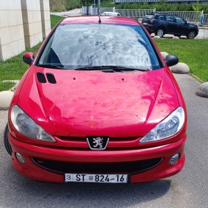 Peugeot 1.4 HDI 2005 god reg istekla niska potrošnja nove gume