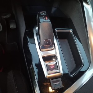 PEUGEOT 3008 1.5 HDI - AUTOMATIC- 2020 GOD - REG 1 GODINU