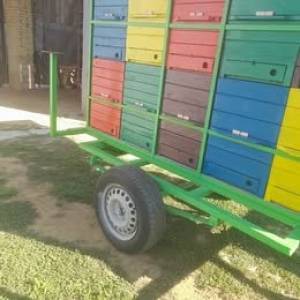 Prodajem Prikolice za Pčele Cijena 1500€ oba dvije Prikolice 2 komada