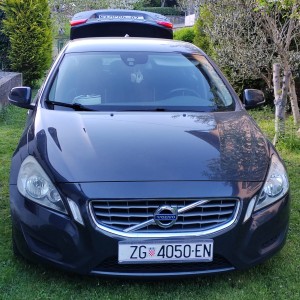 Prodajem Volvo s60 u super stanju!!!