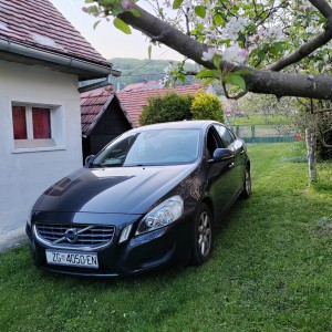 Prodajem Volvo s60 u super stanju!!!