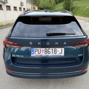 Škoda Octavia 2.0 TDI DSG *4x4* 2022. Godina 150 ks.. Top stanje.