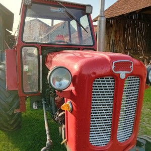 Traktor imt