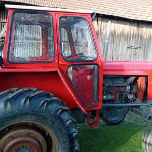 Traktor imt