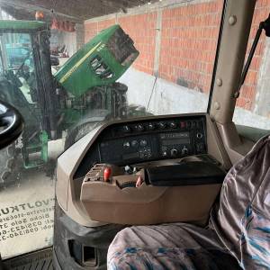 Traktor JD 8300