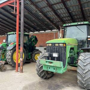 Traktor JD 8300