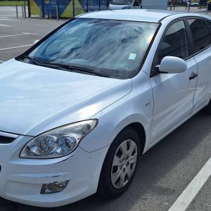 Hyundai i30, 2008. godište, 1.6 Diesel, 4 zimske, 4 ljetne gume, thule