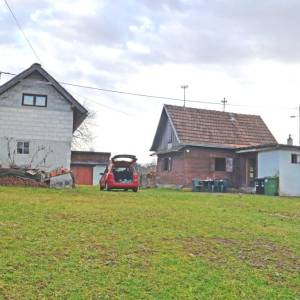 N. ZAGREB-HAVIDIĆ SELO: 2 kuće, ukupno 100 m2 na građevinskoj parceli!
