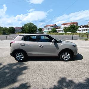 Prodajem KGM(sangyong) TIVOLI