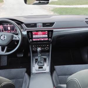 Škoda Superb Combi 2,0 TDI model 2021g.DSG, matrix, keyless, virtualni