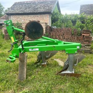 Traktor, sijačica, tanjurača i plug