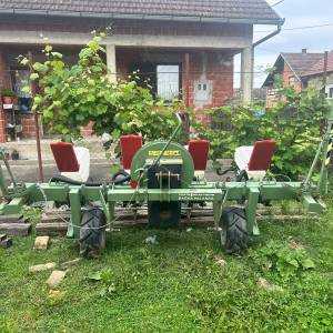 Traktor, sijačica, tanjurača i plug