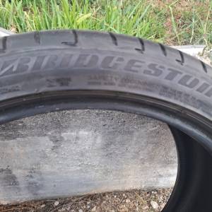 Gume ljetne Bridgestone 255/35/19 2 kom.