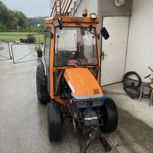 Iseki 3020 AHL, malo kompaktni komunalni traktor