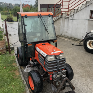 Kubota B2100 HST, mali kompaktni traktor