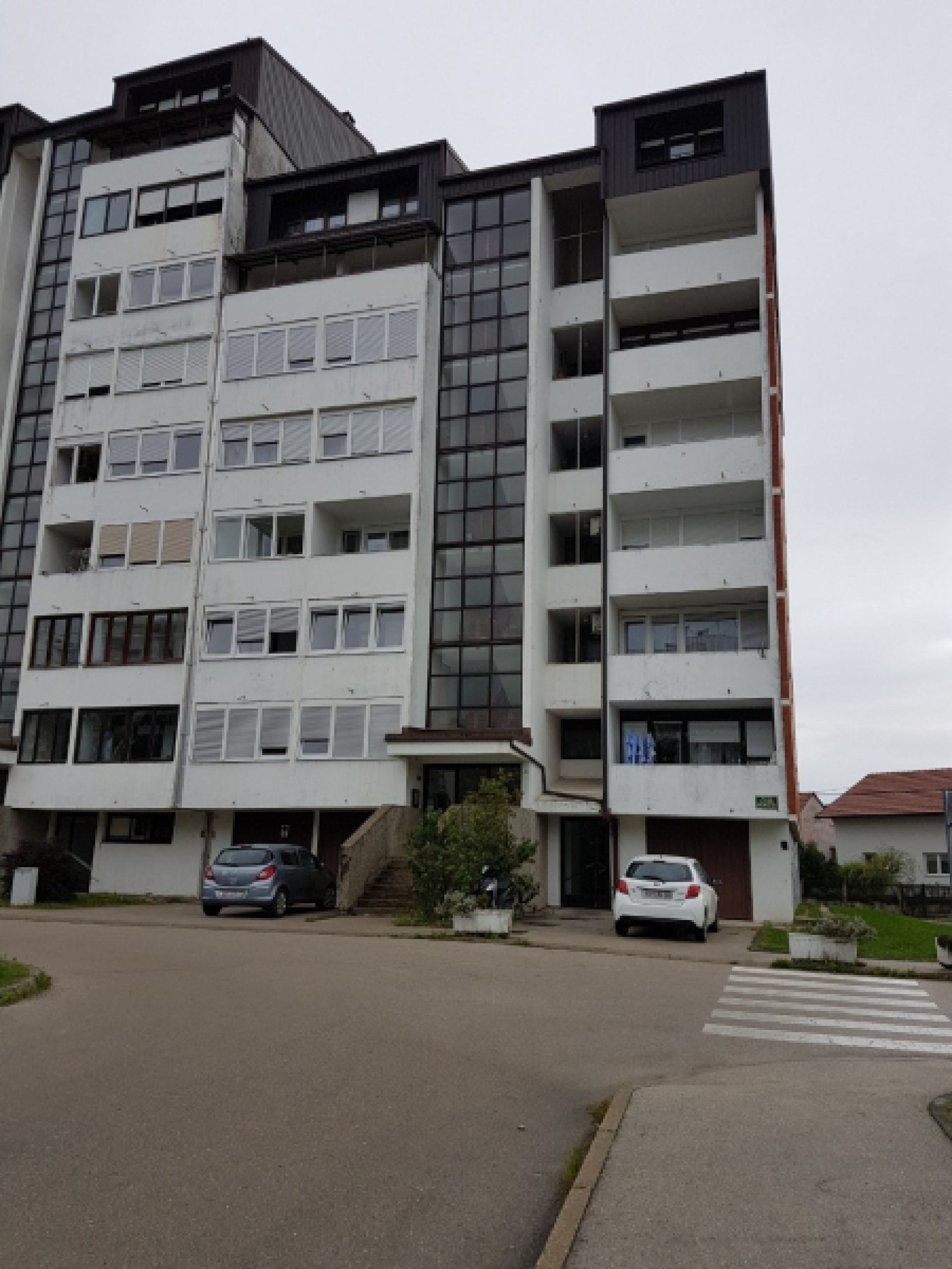 Stan Karlovac Luscic 48.5 m2 1.5 sobni *bez Toplane*