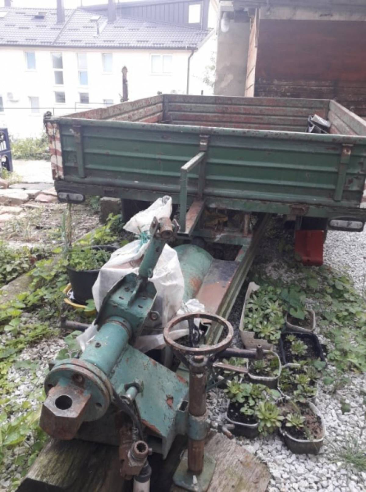 Pogonska prikolica za traktor ili motokultivator