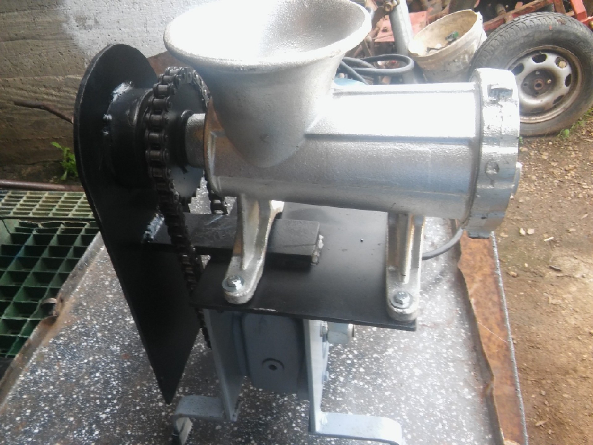 Mašina za mljevenje mesa 32mesoreznica 0991989038