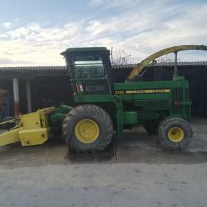 Silokombajn John Deere 5720