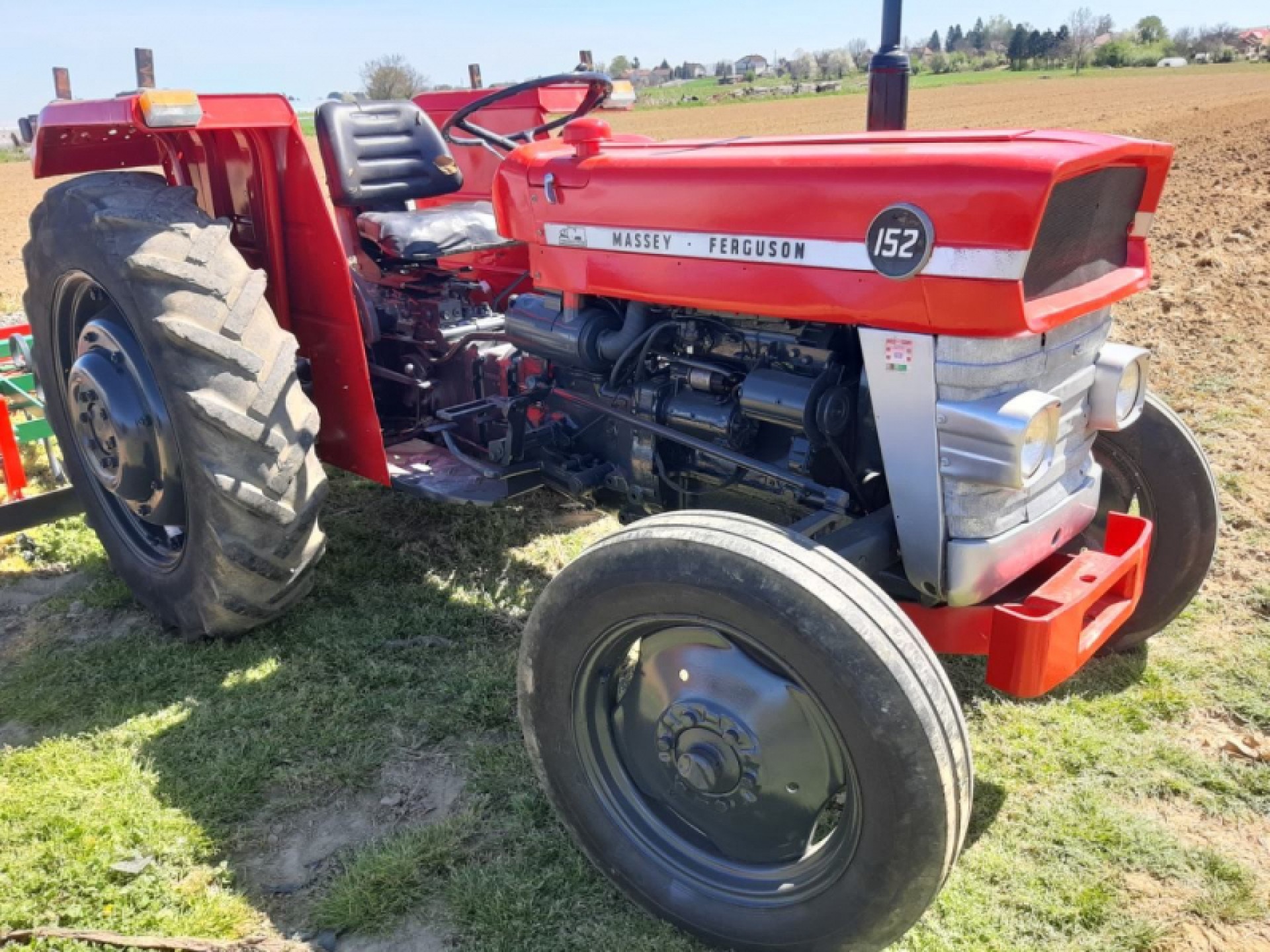 Prodajem Traktor Massey ferguson 152