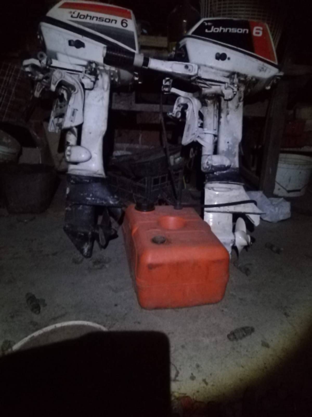 Johnson 6ks, 2 komada