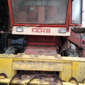 Prodajem kombajn Fahr M100