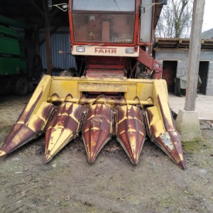 Prodajem kombajn Fahr M100