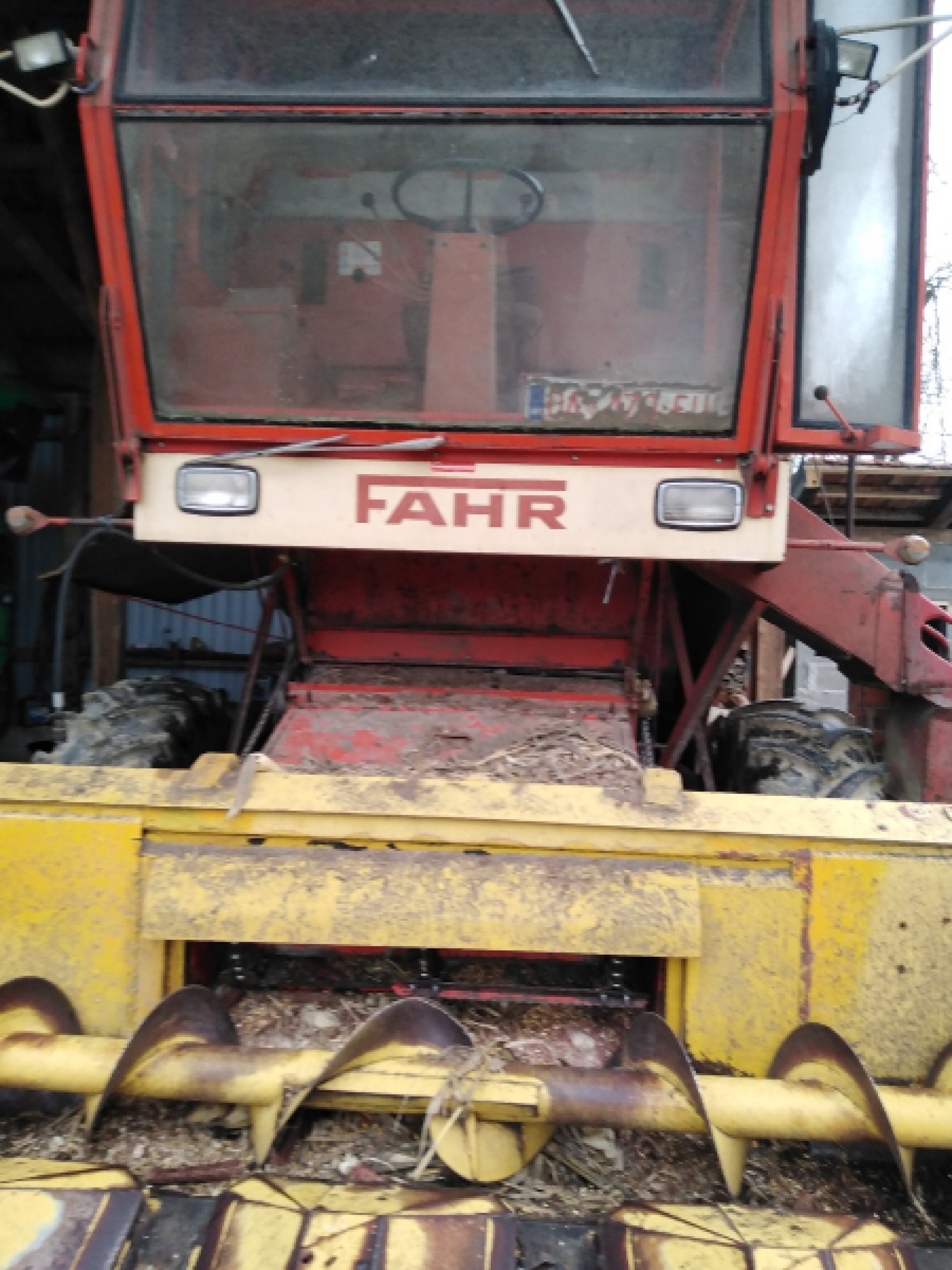 Prodajem kombajn Fahr M100