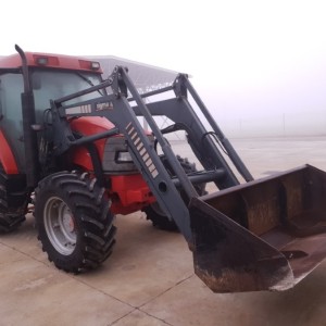 traktor mc cormik cx 105