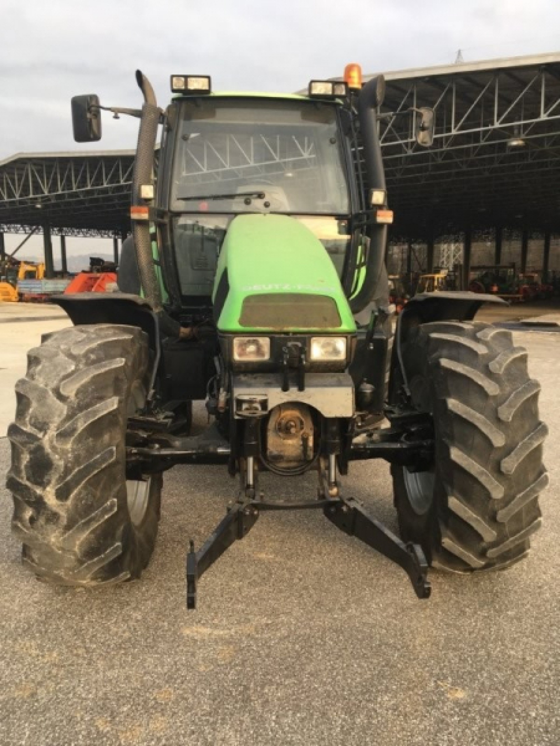 traktor DEUTZ FAHR AGROTRON 150