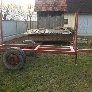 TRAKTORSKA PRIKOLICA ZA DRVA(CEZA)