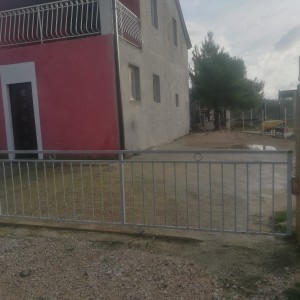 prodajem stan na otoku Murteru - ribarsko turističko naselje Jezera