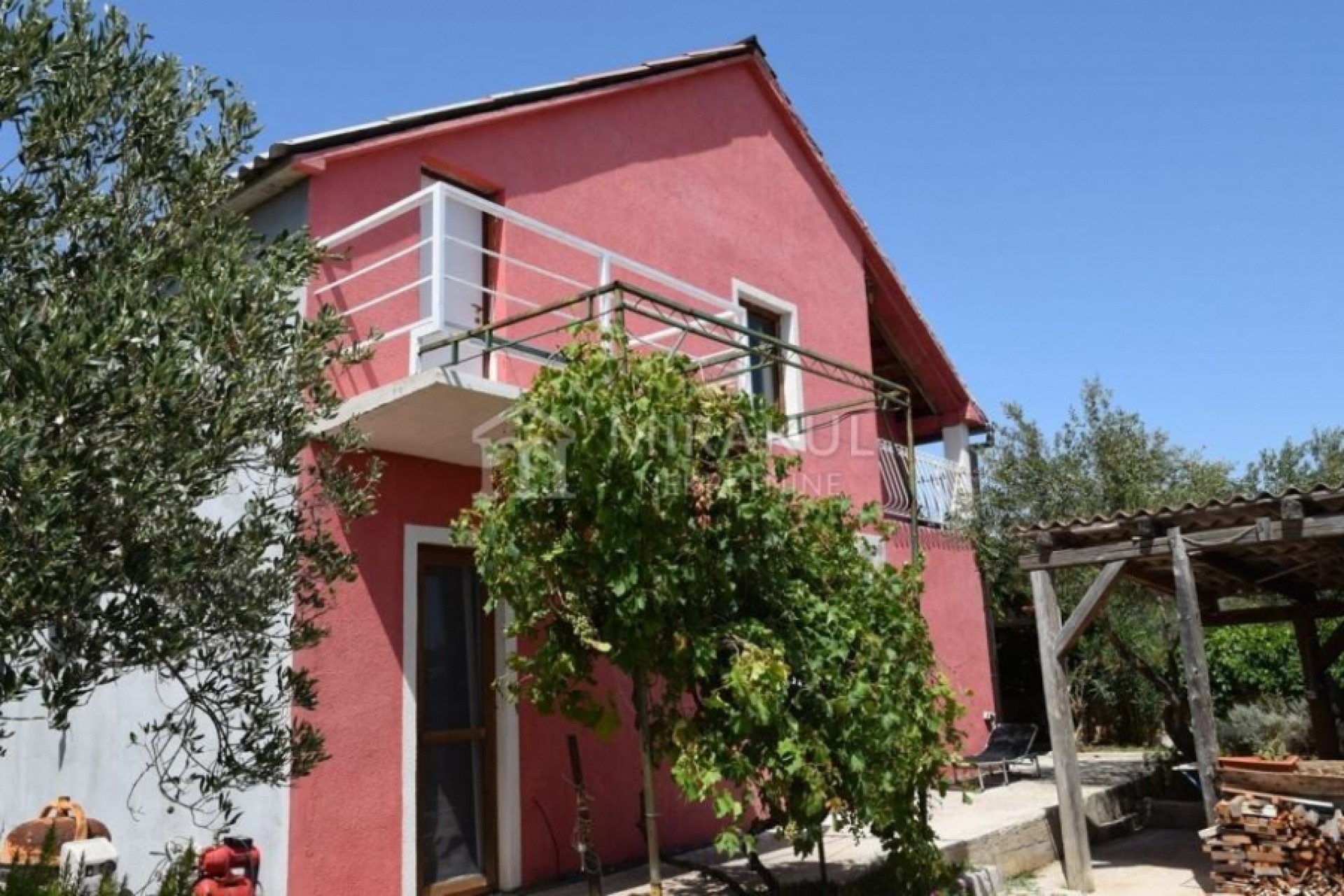prodajem stan na otoku Murteru - ribarsko turističko naselje Jezera