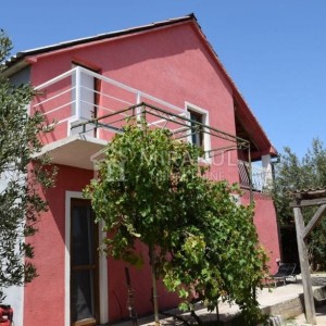 prodajem stan na otoku Murteru - ribarsko turističko naselje Jezera