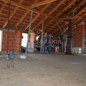 Prodajem neuređeno potkrovlje na kući otok Murter - Jezera