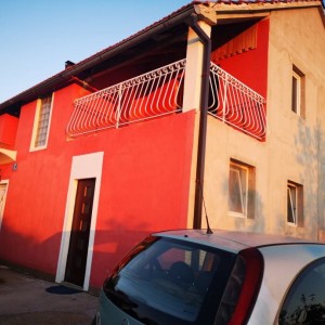 Prodajem neuređeno potkrovlje na kući otok Murter - Jezera