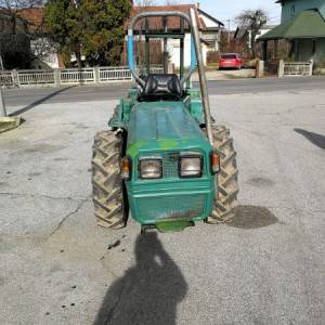 Traktor vinogradar Ferrari