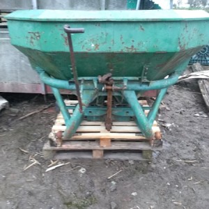 Rasipač umjetnog gnojiva amazona 1000l