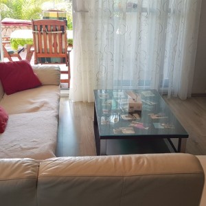 PRILIKA!!! Luksuzan apartman s velikom okućnicom i dva parkinga