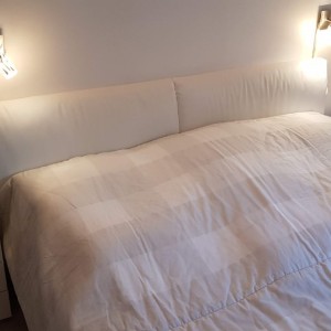 PRILIKA!!! Luksuzan apartman s velikom okućnicom i dva parkinga