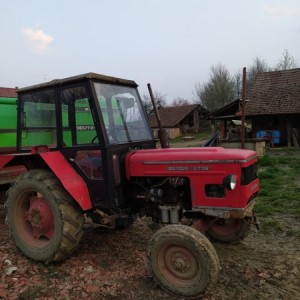 prodajem traktor zetor 4718 sa priključcima