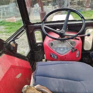 prodajem traktor zetor 4718 sa priključcima