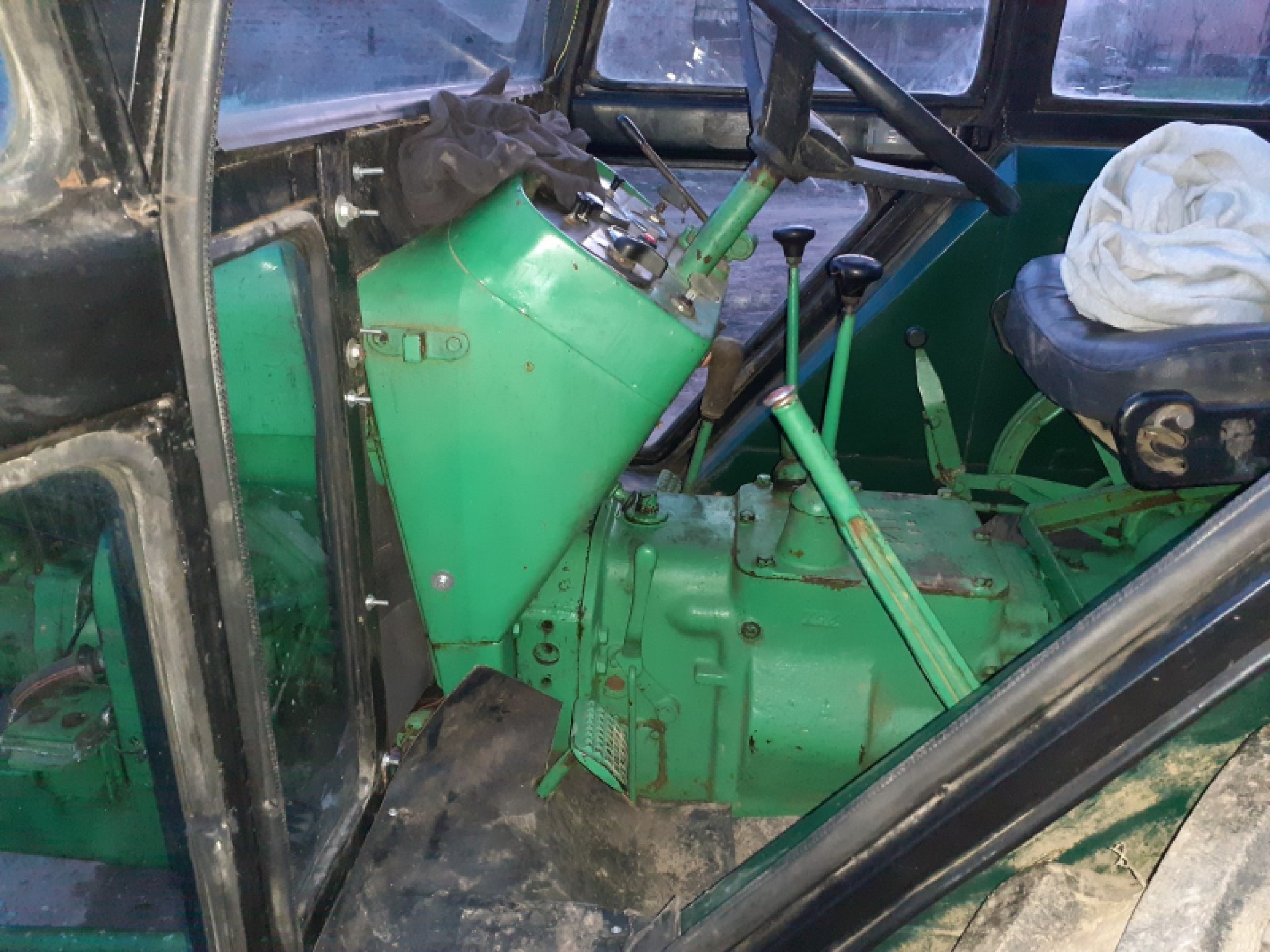 PRODAJEM TRAKTOR