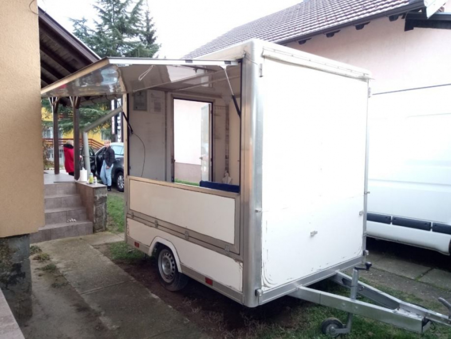 Prikolica Furgon za ugostiteljstvo ili prodaju