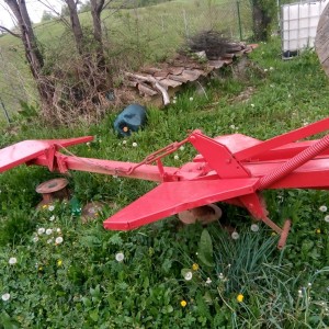 Prodajem roto kosu i grabilicu.